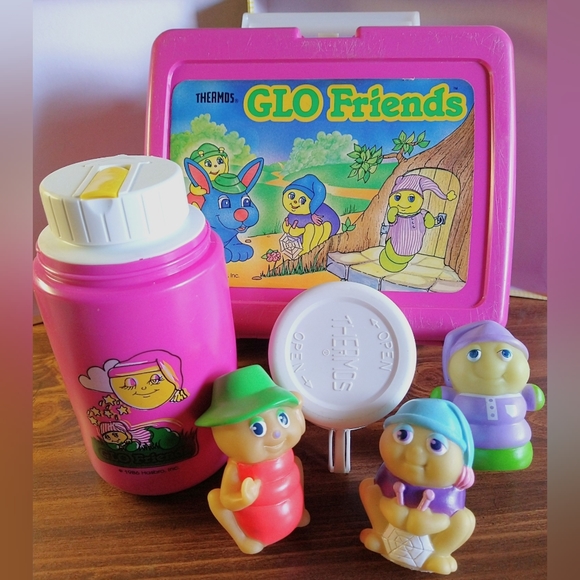 Vintage 1986 GLO Friends Glo Worm Thermos Lunch Box, Thermos & 3 Glo Figures - Picture 6 of 8